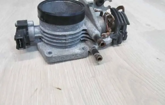 BMW 5 E39 Throttle valve 1433385 27324
