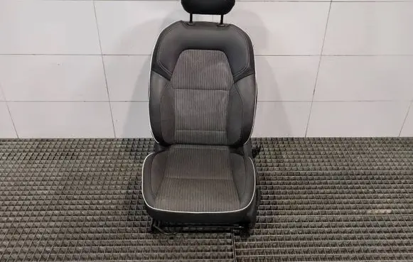 Renault Clio V Front driver seat 