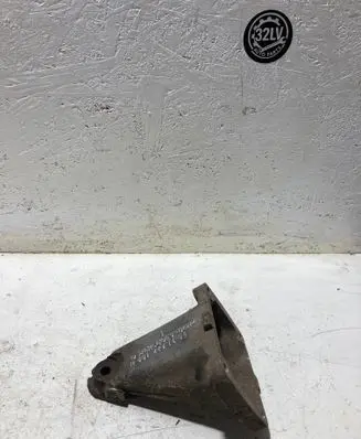 Mercedes-Benz E W124 Engine mounting bracket R6012231404