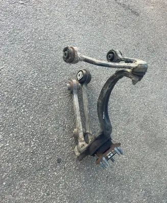 Lancia Thema Front wheel hub spindle knuckle 05168402AD