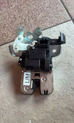 Audi A8 S8 D4 4H Tailgate/trunk/boot lock/catch/latch 4H0827505A