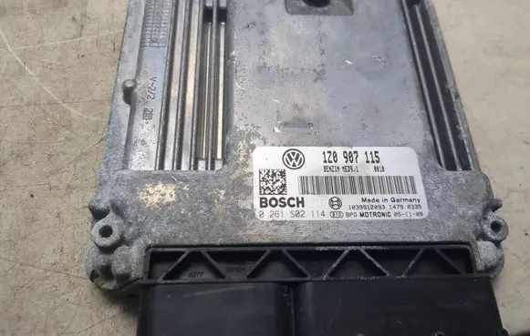 Skoda Octavia Mk2 (1Z) Engine control unit/module 1Z0907115 1039S12093 0261S02114