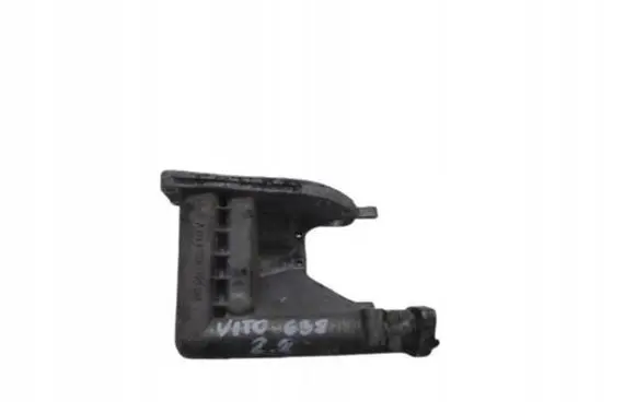 Mercedes-Benz Vito Viano W638 Engine coolant pipe/hose ŁAPA KRÓCIEC WODY VITO