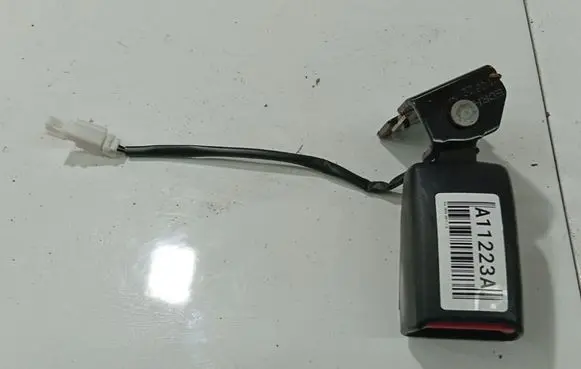 KIA Ceed Middle seatbelt buckle (rear) 11072913