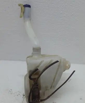 Fiat 500L Windshield washer fluid reservoir/tank