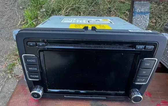 Volkswagen Scirocco Radio/CD/DVD/GPS head unit 3C8035195