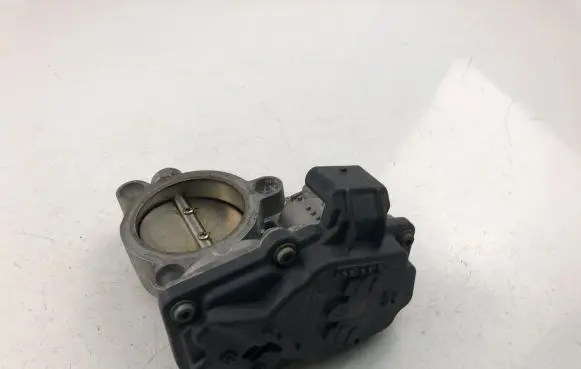 BMW 1 F20 F21 Throttle valve 7618838
