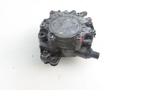 Volkswagen PASSAT B6 Vacuum pump 03G145209C
