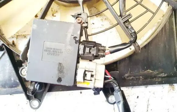 Mazda CX-7 Coolant fan relay 4993003400 499300-3400