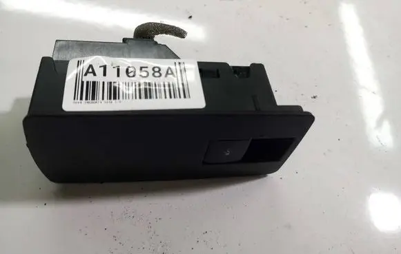 Opel Insignia A Electric window control switch 13222229