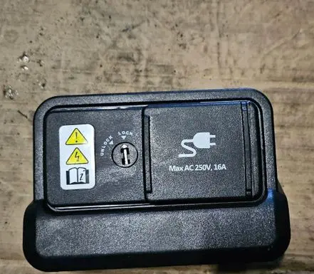 KIA EV6 12 V Socket (front) brak