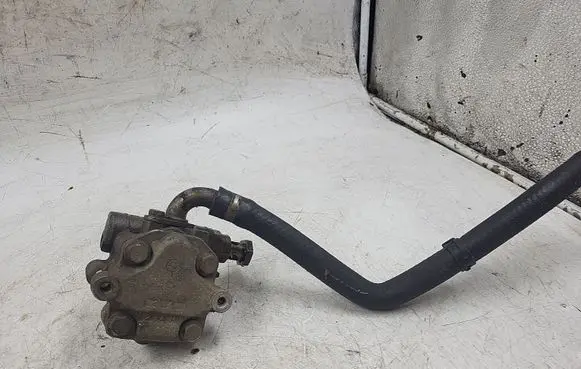 Audi A4 S4 B5 8D Power steering pump 