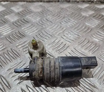 Volkswagen PASSAT B7 Windscreen/windshield washer pump 1K6955651