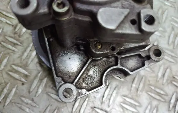 Mercedes-Benz E W210 Power steering pump