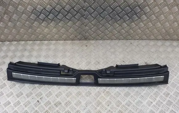 Trunk/boot sill cover protection