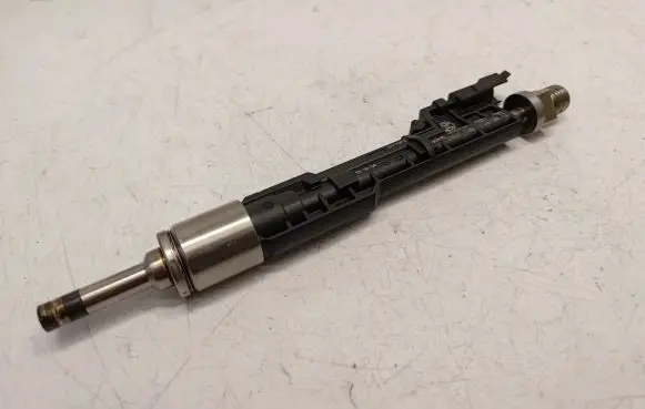 BMW 4 F32 F33 Fuel injector 13647639994