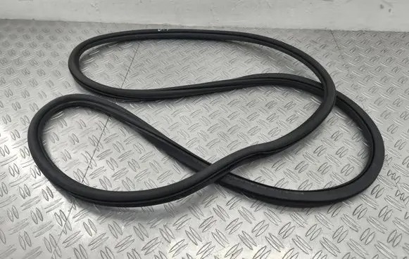 Volkswagen Touran III Front door rubber seal 5TA867912B