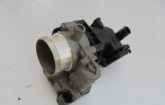 Volkswagen Golf V Throttle valve 03C133062D