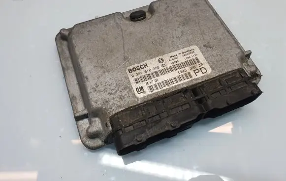 Opel Zafira A Engine control unit/module 24417169 0281010268