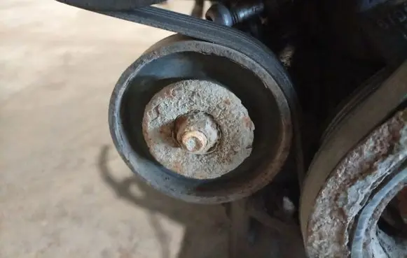 KIA Sportage Generator/alternator belt tensioner