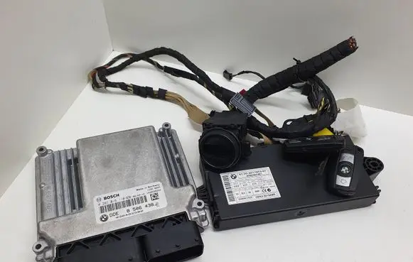 BMW 5 E60 E61 Engine ECU kit and lock set 8506438 0281016110 850643801