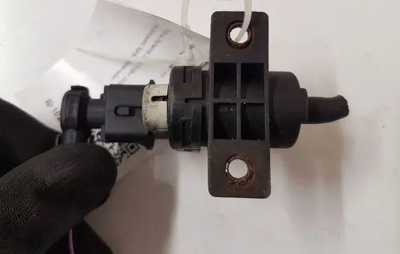 Opel Insignia A Turbo solenoid valve 55566051