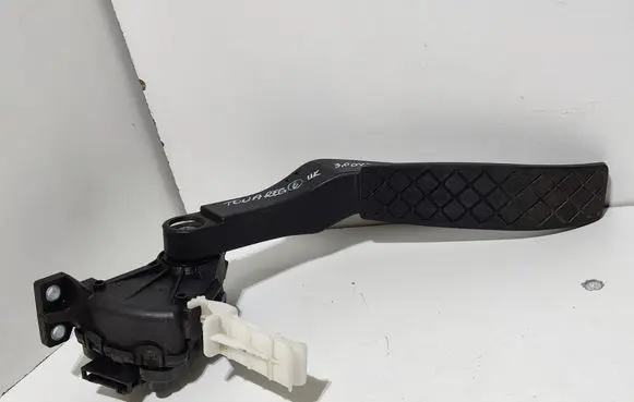 Volkswagen Touareg I Accelerator throttle pedal 7L0723507C 6PV00802626