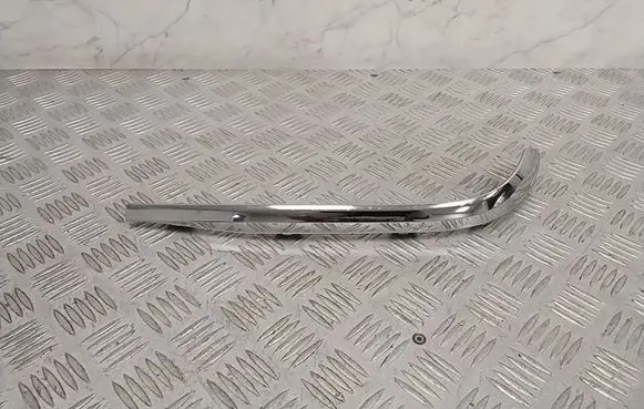 Front bumper splitter molding