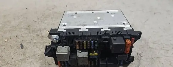 Mercedes-Benz E W211 SAM control unit 2115453901 00007165A
