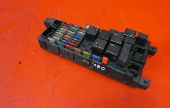 Volvo S80 Fuse module 518787205 8678449