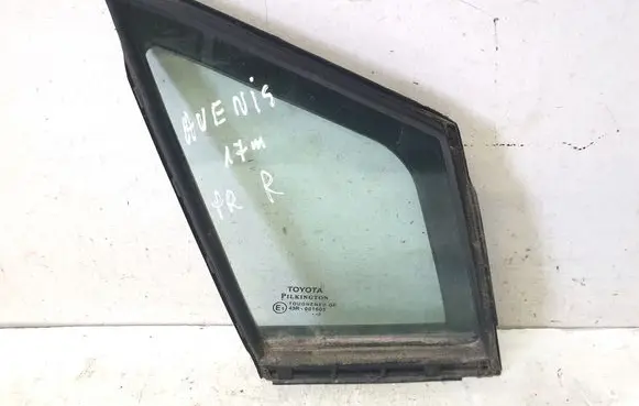 Toyota Avensis T270 Front door vent window glass four-door 6821505010