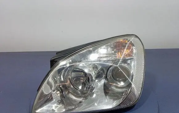 KIA Carens II Headlight/headlamp 921011D0
