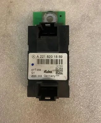 Mercedes-Benz S W221 Aerial antenna amplifier A2218201889 07T258 12418008