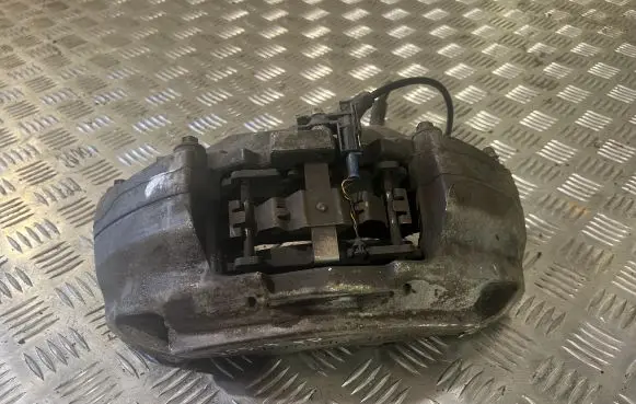 Mercedes-Benz C W205 Front brake caliper