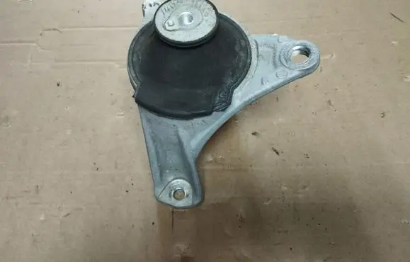 Honda CR-V Engine mount bracket 21T1G