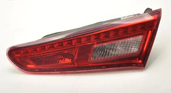 Alfa Romeo Giulietta Tailgate rear/tail lights 50513400