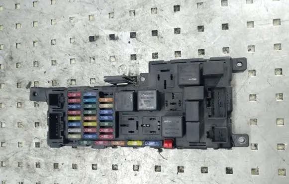 Volvo S60 Fuse module 8637841 518322326