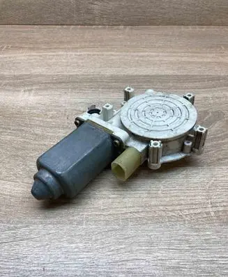 BMW 5 E39 Front door window regulator motor 8360512 9030143