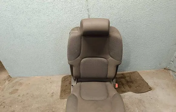 Nissan Navara D40 Front passenger seat 