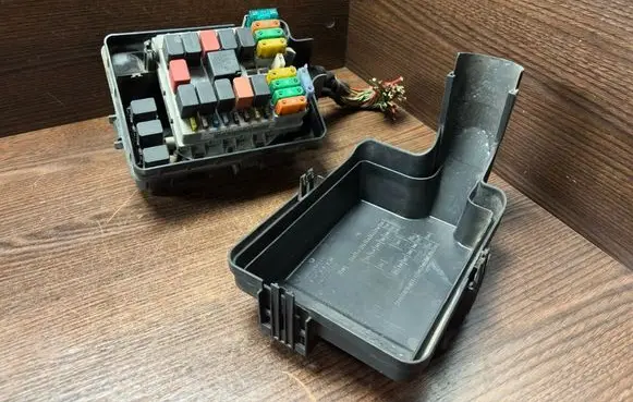 Iveco Daily 3rd gen Fuse box set 69500825 69501171