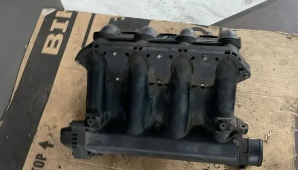 Mercedes-Benz Vito Viano W638 Intake manifold A6110902637