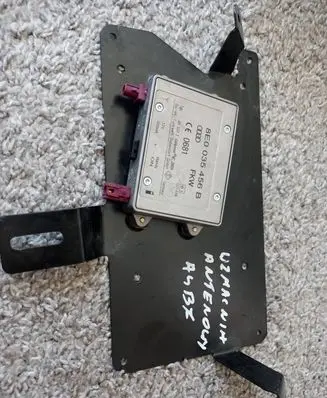 Audi A4 S4 B6 8E 8H Antenna control unit 8E0035456b
