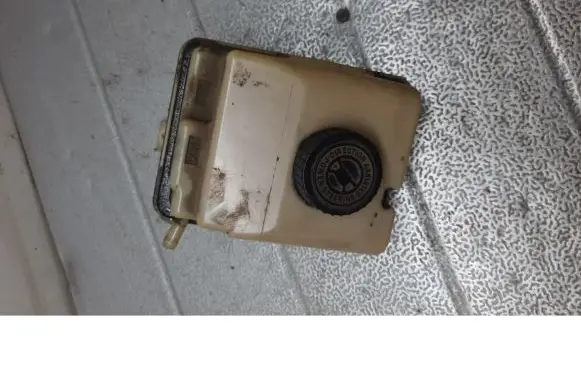 Peugeot Partner Power steering fluid tank/reservoir