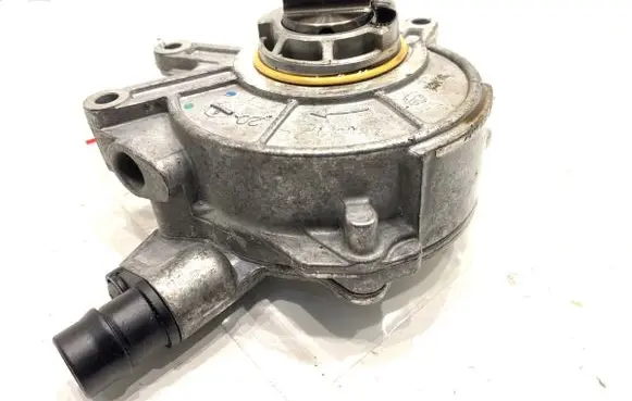 BMW 5 G30 G31 G38 Vacuum pump 8634120