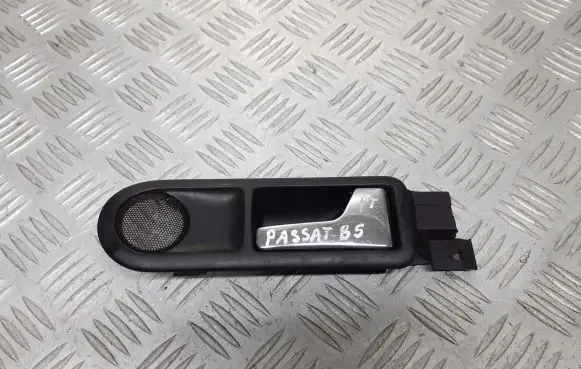 Volkswagen PASSAT B5 Rear door handle trim 3B0839114