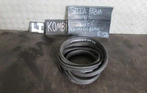 Skoda Fabia Mk2 (5J) Rubber seal loading door 