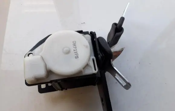 Mazda 6 Middle seatbelt (rear) GJ6AC