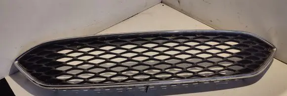 Ford Focus Front bumper upper radiator grill