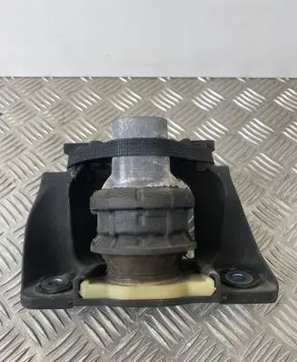 Engine mount bracket