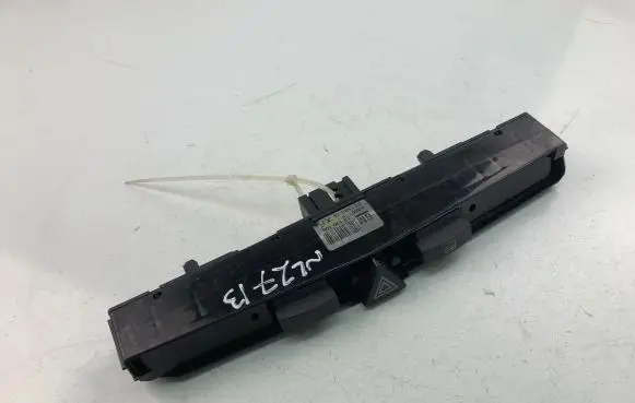 Opel Astra J Hazard light switch 13100105